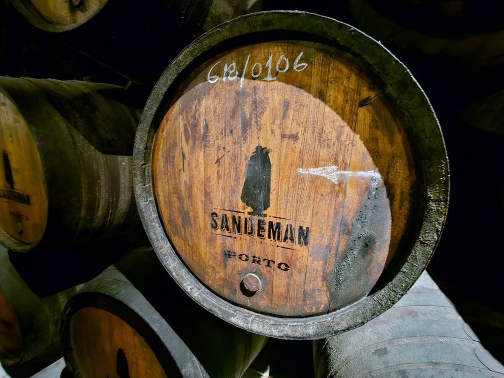 【葡萄牙-波多】Sandeman酒莊導覽|加亞新城酒窖品酒體驗+波特酒介紹 葡萄牙波多杜羅河畔酒莊sandeman