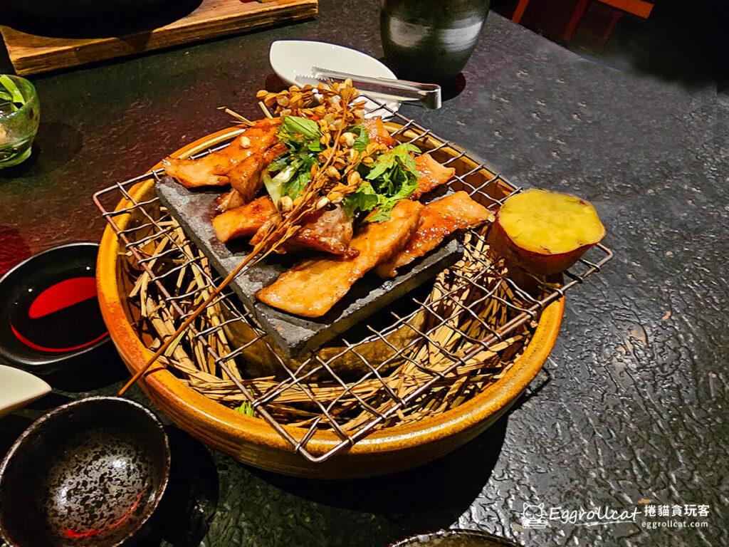 藝奇日本料理-稻香嫩肩豚朴葉燒