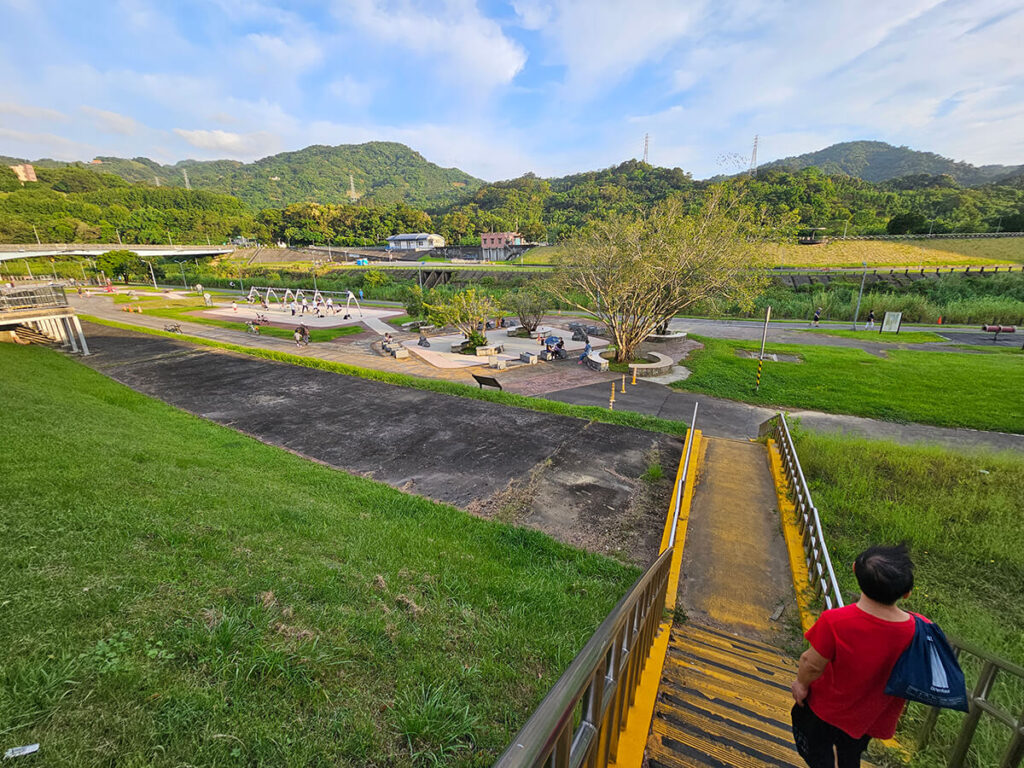 木柵道南河濱公園