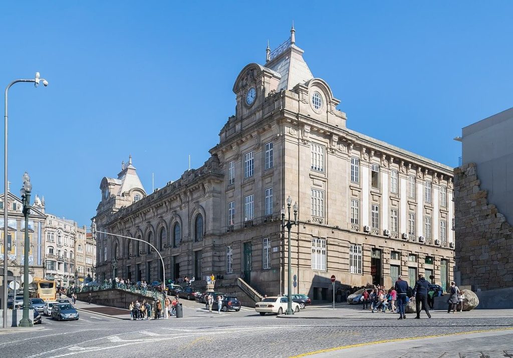 1280px Sao Bento train station i