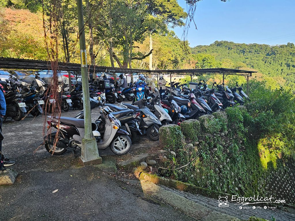 【新北汐止景點】拱北殿賞楓秘境|雙拱橋美景+北部人氣半日遊 汐止拱北殿停車