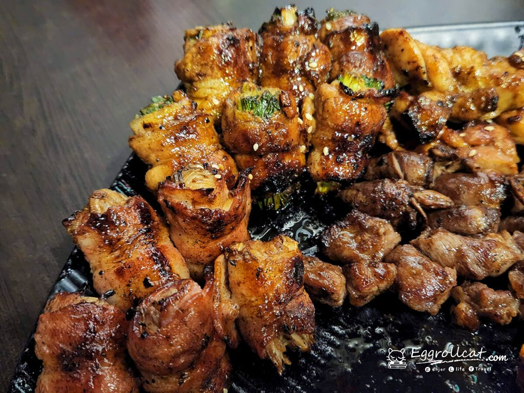 【基隆美食】噴火龍黑木炭烤|平價串燒、炭火燒烤、海鮮一次吃 噴火龍黑木炭烤