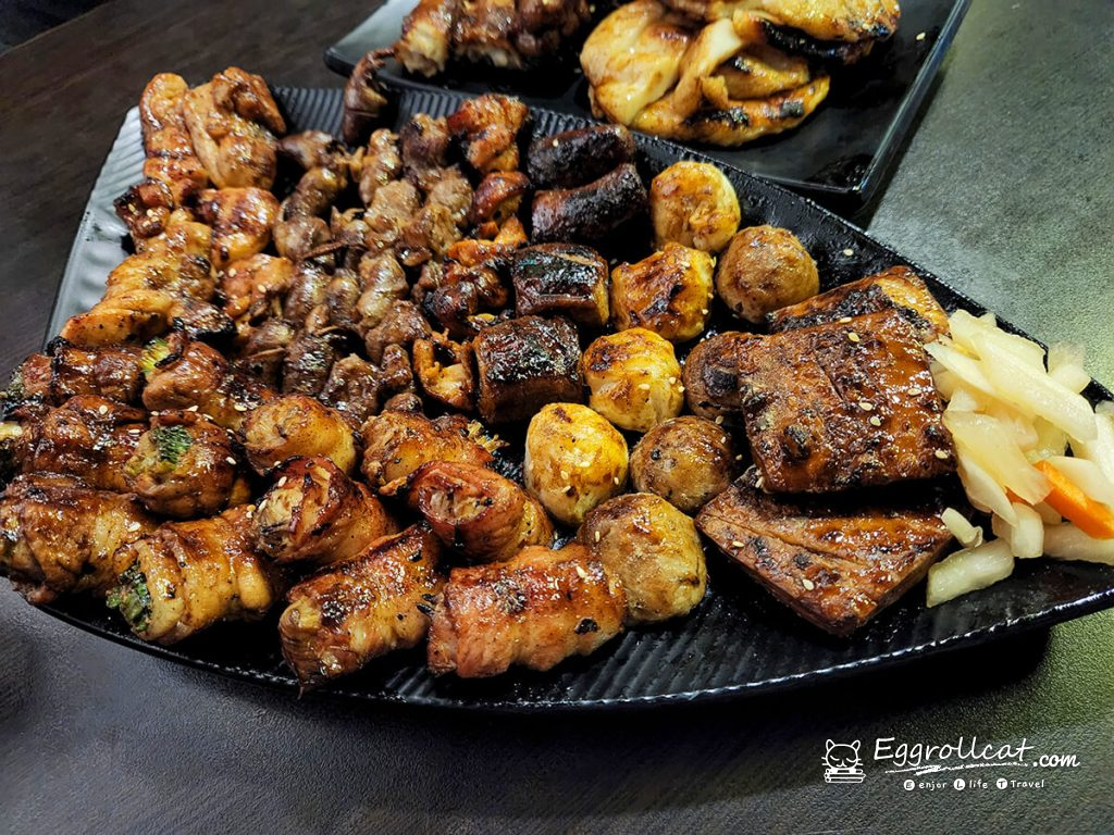 【基隆美食】噴火龍黑木炭烤|平價串燒、炭火燒烤、海鮮一次吃 噴火龍黑木炭烤