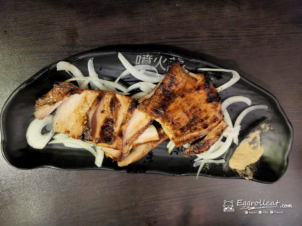 【基隆美食】噴火龍黑木炭烤|平價串燒、炭火燒烤、海鮮一次吃 噴火龍黑木炭烤