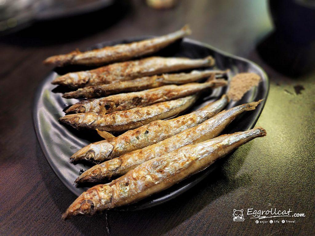 【基隆美食】噴火龍黑木炭烤|平價串燒、炭火燒烤、海鮮一次吃 噴火龍黑木炭烤