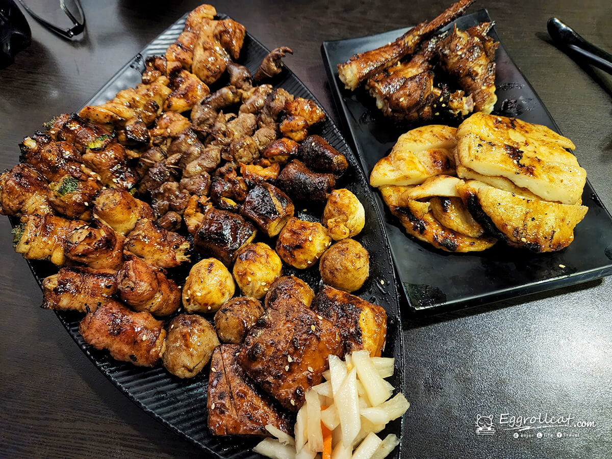 【基隆美食】噴火龍黑木炭烤|平價串燒、炭火燒烤、海鮮一次吃 噴火龍黑木炭烤