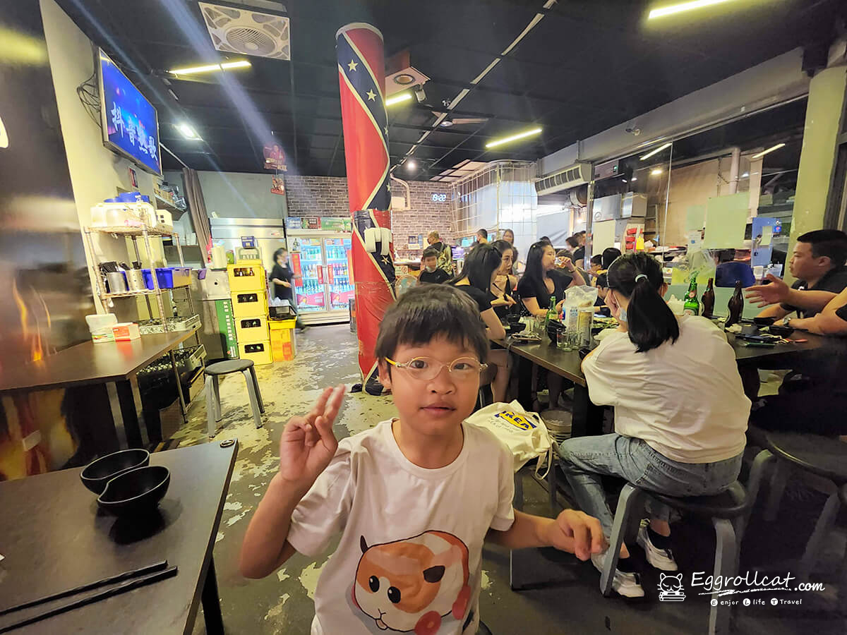 【基隆美食】噴火龍黑木炭烤|平價串燒、炭火燒烤、海鮮一次吃 噴火龍黑木炭烤