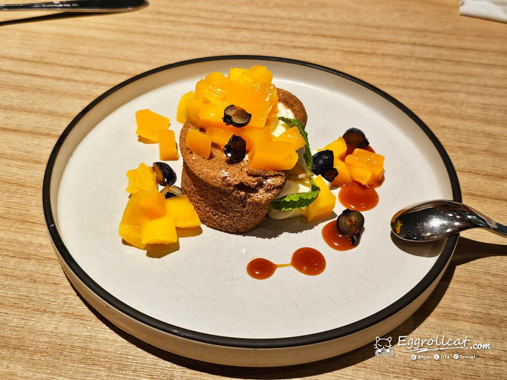 武藏野森咖啡館diner 
-伯爵生乳捲佐鮮切芒果